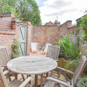 - Luxury Townhouse - With Free Parking , Chester United Kingdom